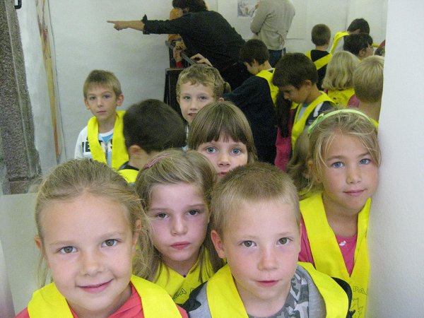 otroci v galeriji 4