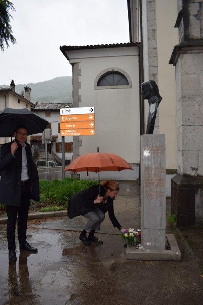 Polaganje_ro___pri_spomeniku_Valentina_Stani__a.jpg
